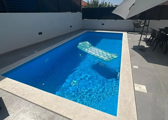 Lejlighed Doli Pool