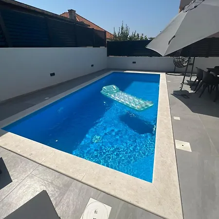 Apartment Doli Pool